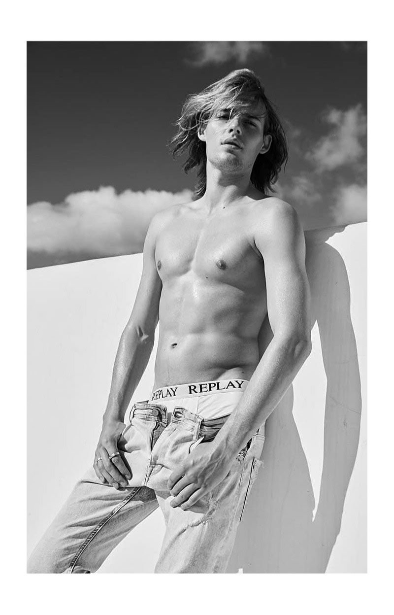 ront and center, Cesar Casier appears in Replay’s spring-summer 2019 campaign.